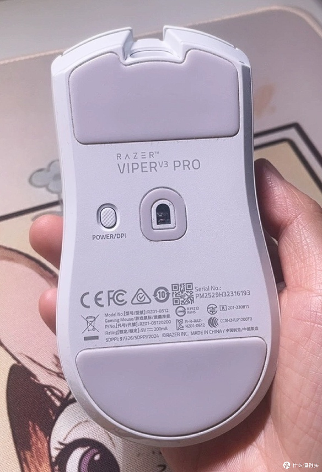 雷蛇毒蝰V3 Pro:极简设计提升桌面氛围