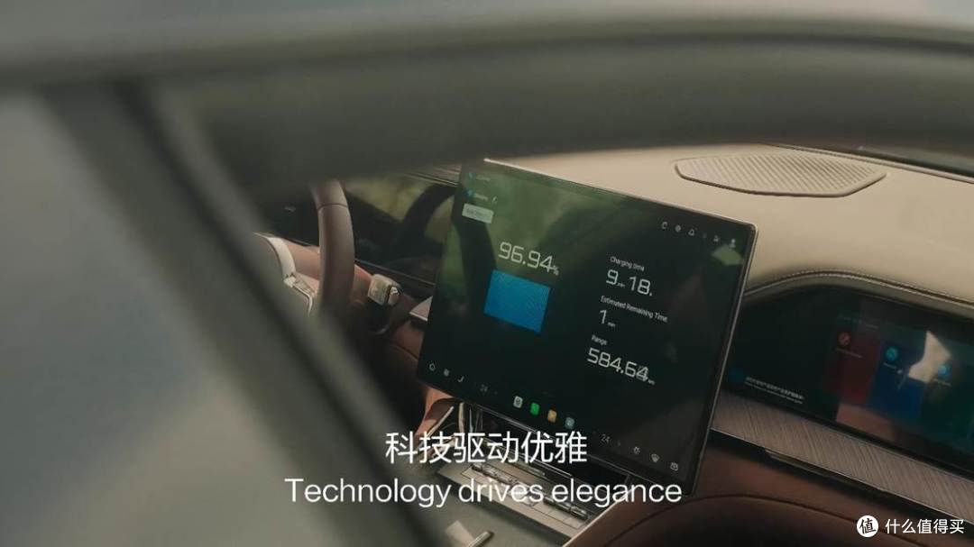 比亚迪官宣牵手大巴黎,合同签到2029年,球员通勤都安排上了