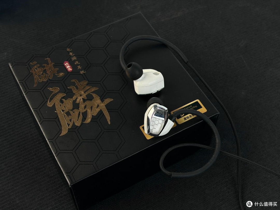 头戴VS入耳怎么选?竹林鸟四款全系实测!百元游戏耳机闭眼攻略