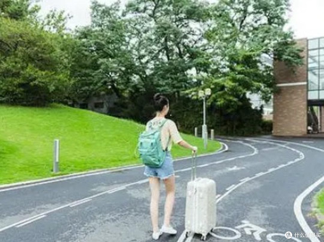 2026纯PC抗摔行李箱推荐|学生返校搬行李,尺寸重量到底怎么选?