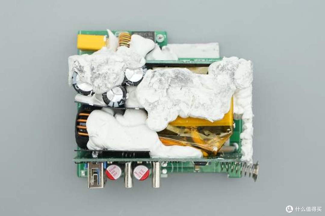 拆解报告:白牌100W 2C1A智显屏氮化镓快充