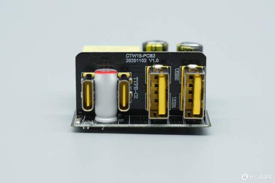 仅重58g却给到了2C2A!品胜这款30W氮化镓凭什么做到这么小?