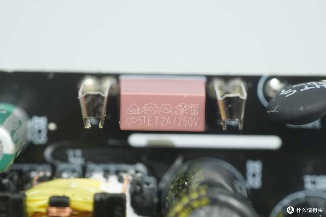 仅重58g却给到了2C2A!品胜这款30W氮化镓凭什么做到这么小?