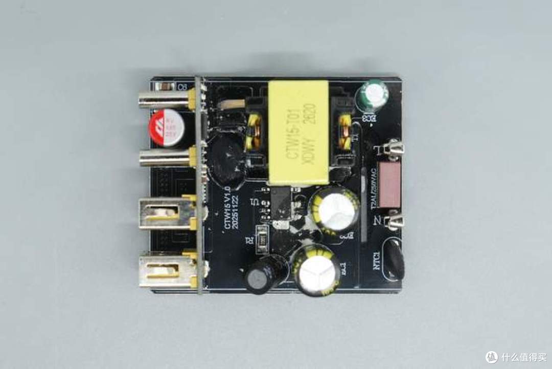 仅重58g却给到了2C2A!品胜这款30W氮化镓凭什么做到这么小?