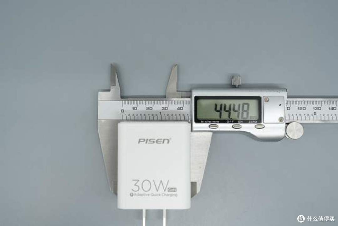 仅重58g却给到了2C2A!品胜这款30W氮化镓凭什么做到这么小?