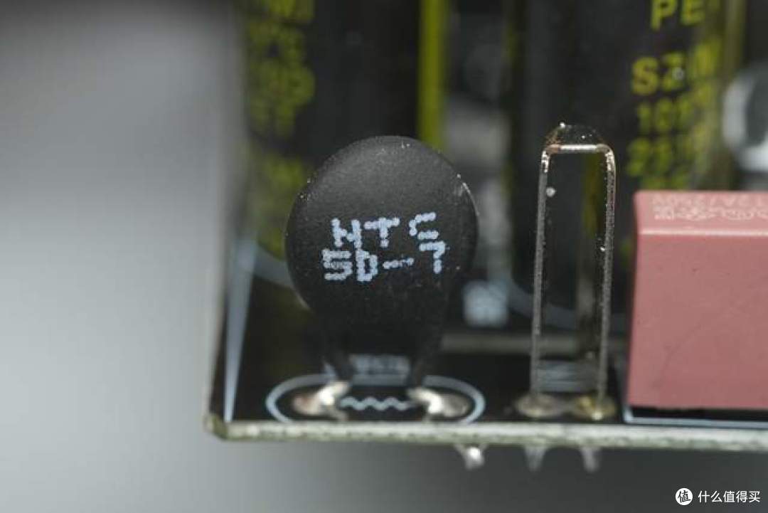 仅重58g却给到了2C2A!品胜这款30W氮化镓凭什么做到这么小?