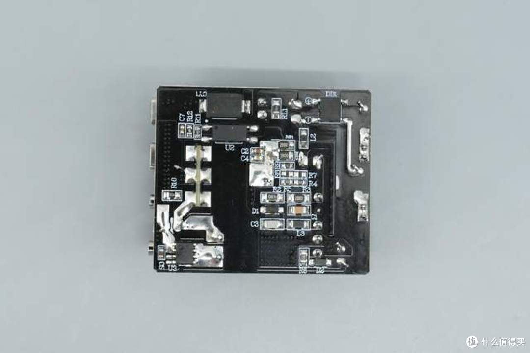 仅重58g却给到了2C2A!品胜这款30W氮化镓凭什么做到这么小?