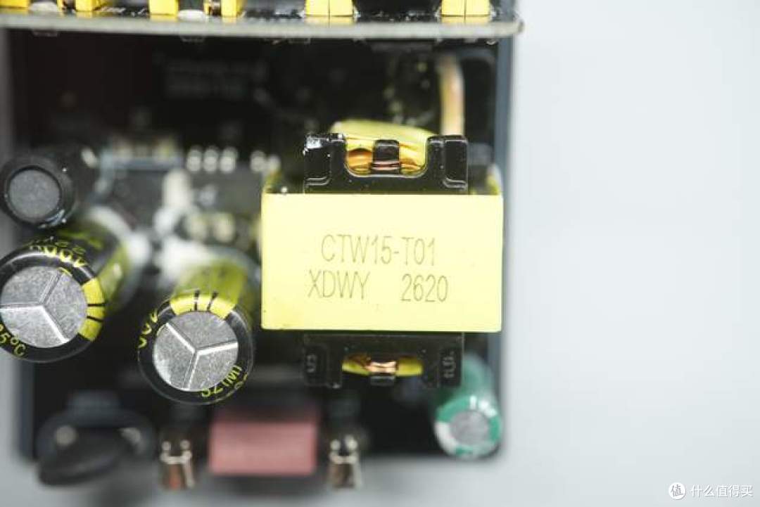 仅重58g却给到了2C2A!品胜这款30W氮化镓凭什么做到这么小?