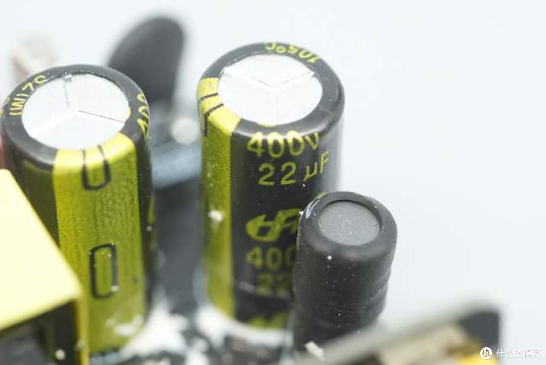 仅重58g却给到了2C2A!品胜这款30W氮化镓凭什么做到这么小?