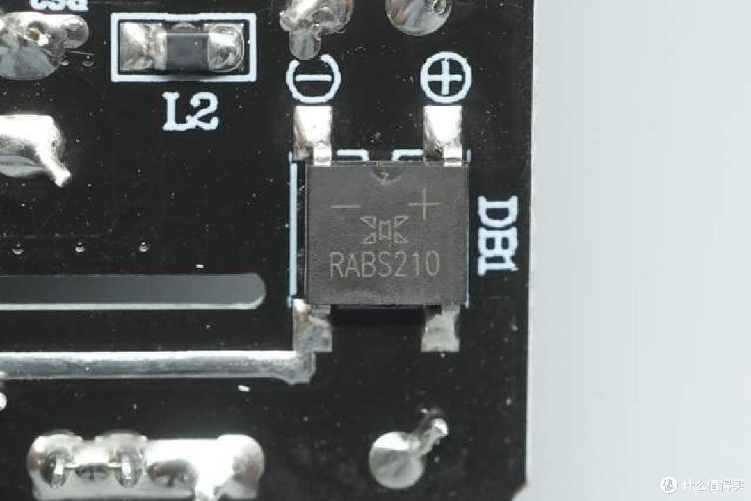 仅重58g却给到了2C2A!品胜这款30W氮化镓凭什么做到这么小?