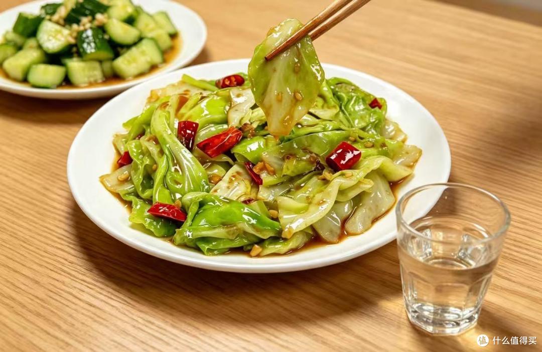 炝炒莲白总出水?记住这两个小技巧,香辣脆嫩超下饭