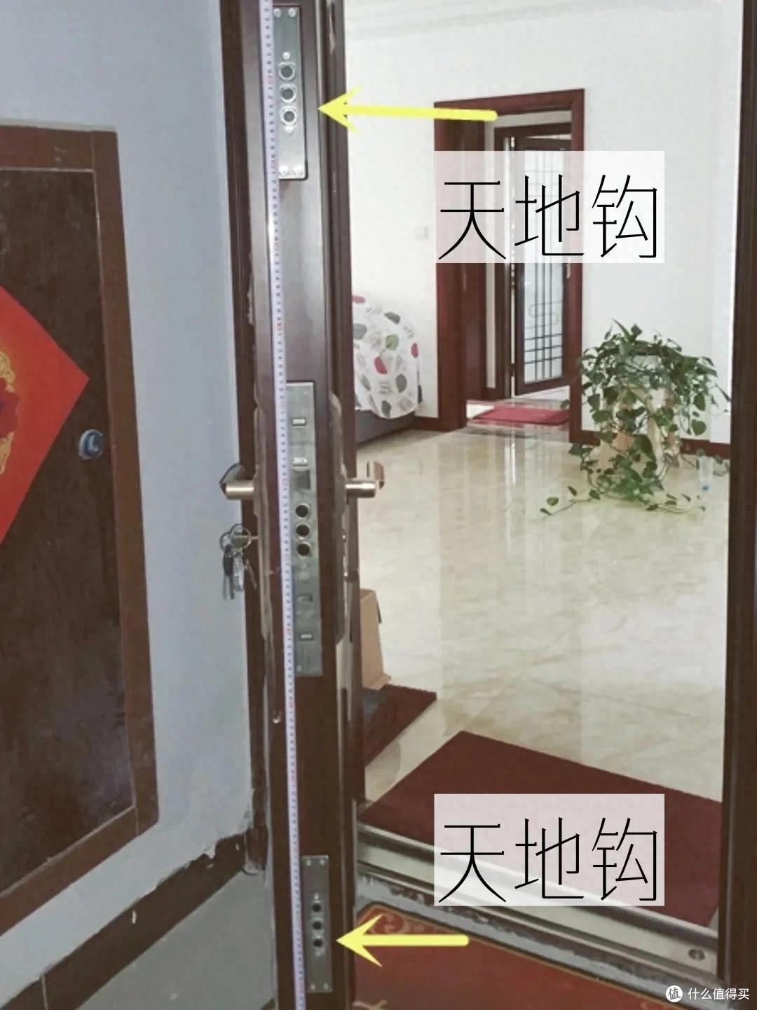 防盗门上的“天地钩”，卖门的老板直言：这个是最没有用的装置！