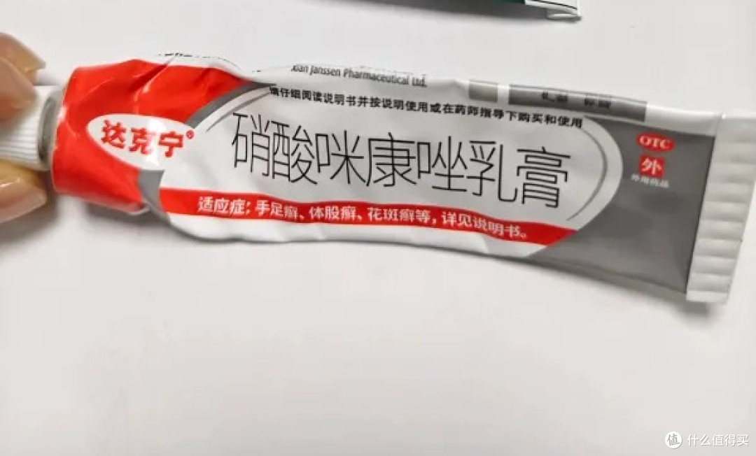 踩水后脚又痒又烂?除了搽药,药店大姐教我一招,3天彻底消停