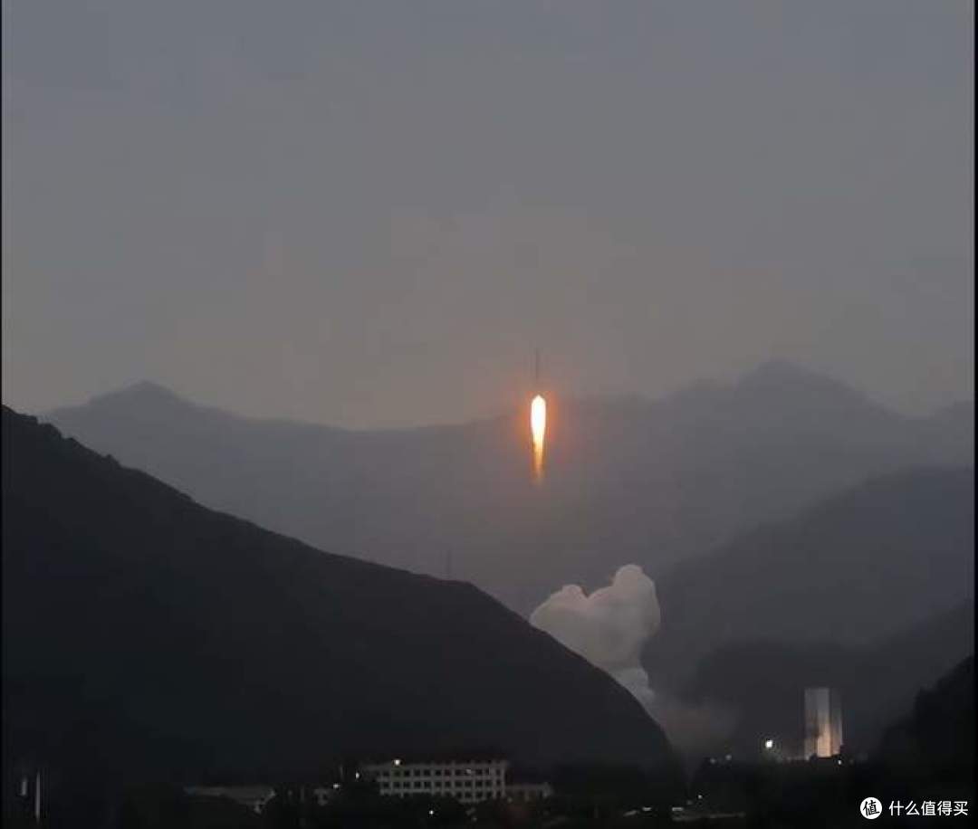 闪电直接劈中箭体毫发无损!长征三号乙雷雨天仍圆满发射成功
