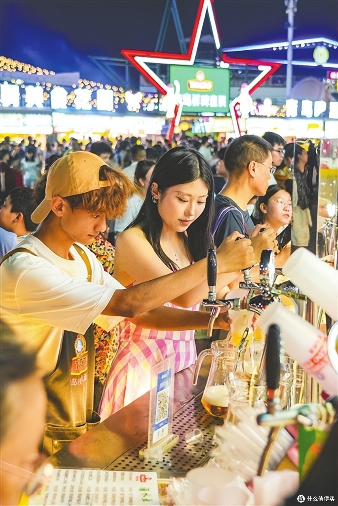 AI跑进来评酒了？青岛啤酒节2342款精酿，它挑了21款。你信它还是信舌头？