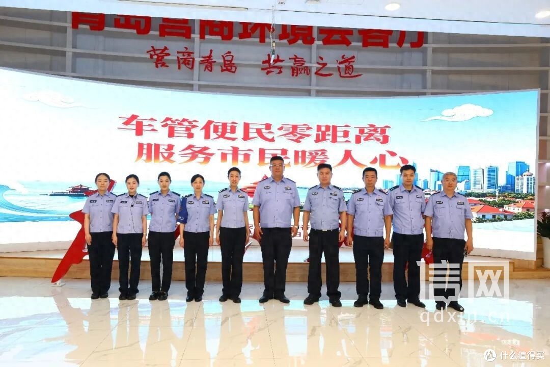 暖心服务进市民中心 青岛车管科普车驾管便民政策