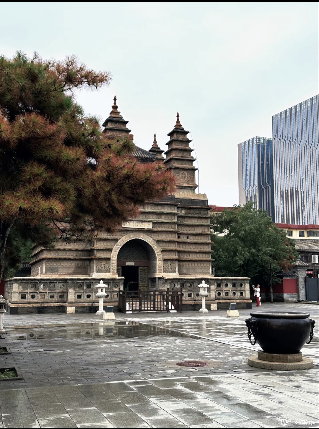 闹市中独守清静的寺院,人少到能拍到最美机位