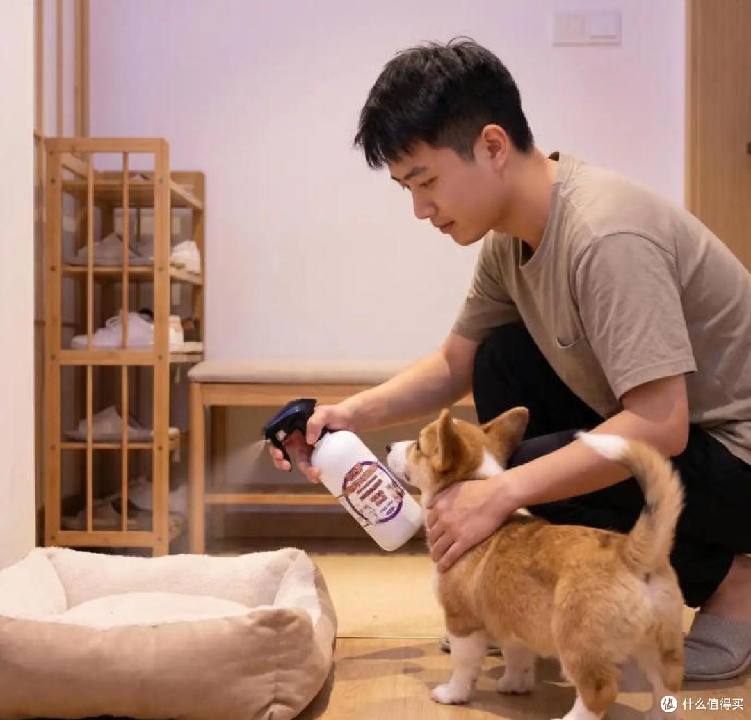 狗窝里的陈年尿渍,喷完晾干后凑近闻——没了。