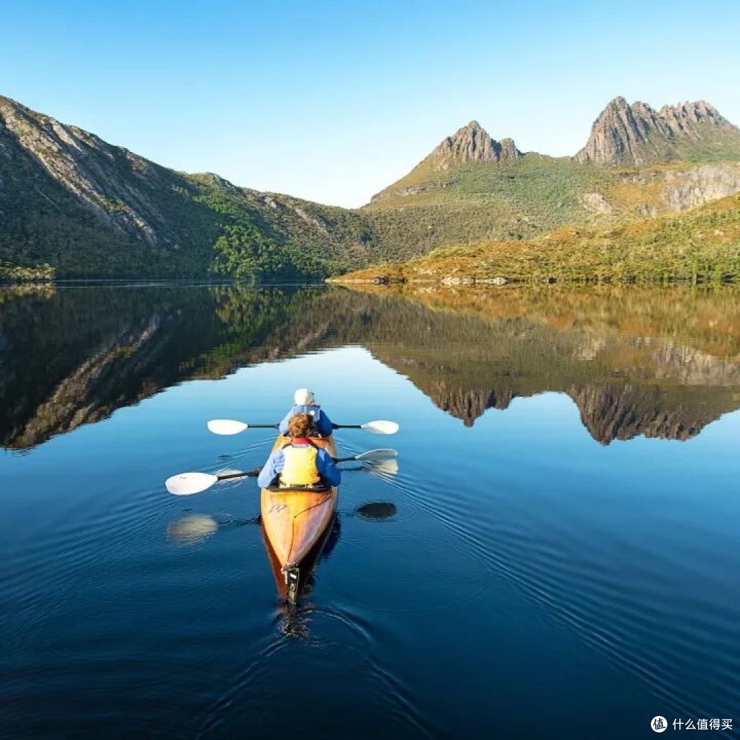 📍Dove Lake, Cradle Mountain-Lake St Clair National Park, Tasmania  📷 / © Tourism Australia