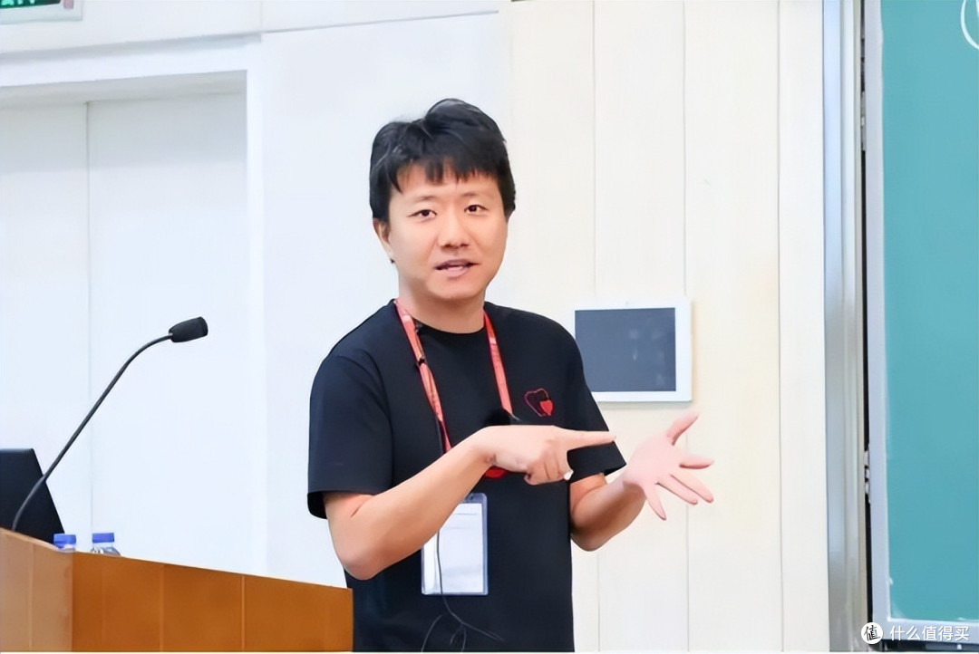 王虹与邓煜:两个“非典型”天才如何撕开菲尔兹奖的亚洲裂缝