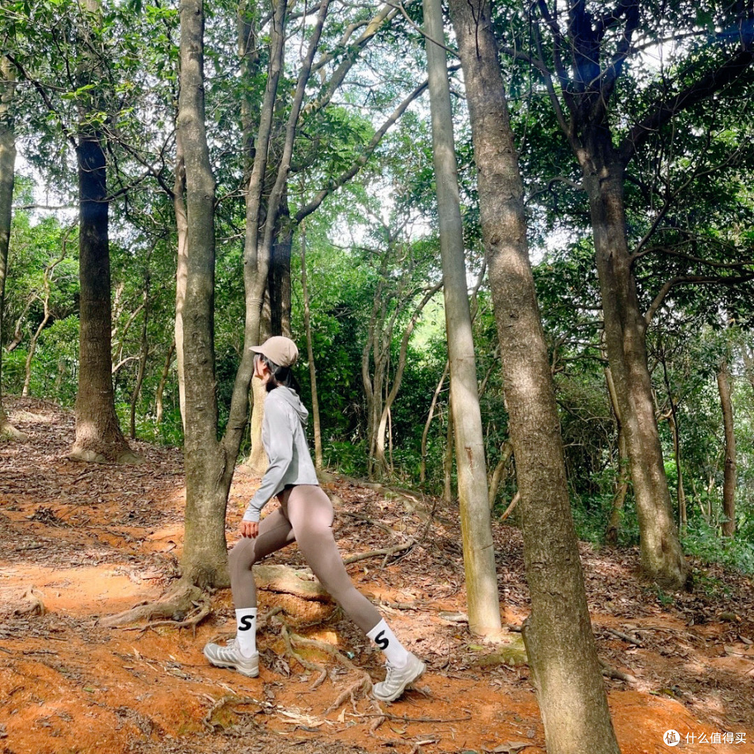三伏天进山徒步穿搭实测,这套轻量化装备舒服到不想下山~