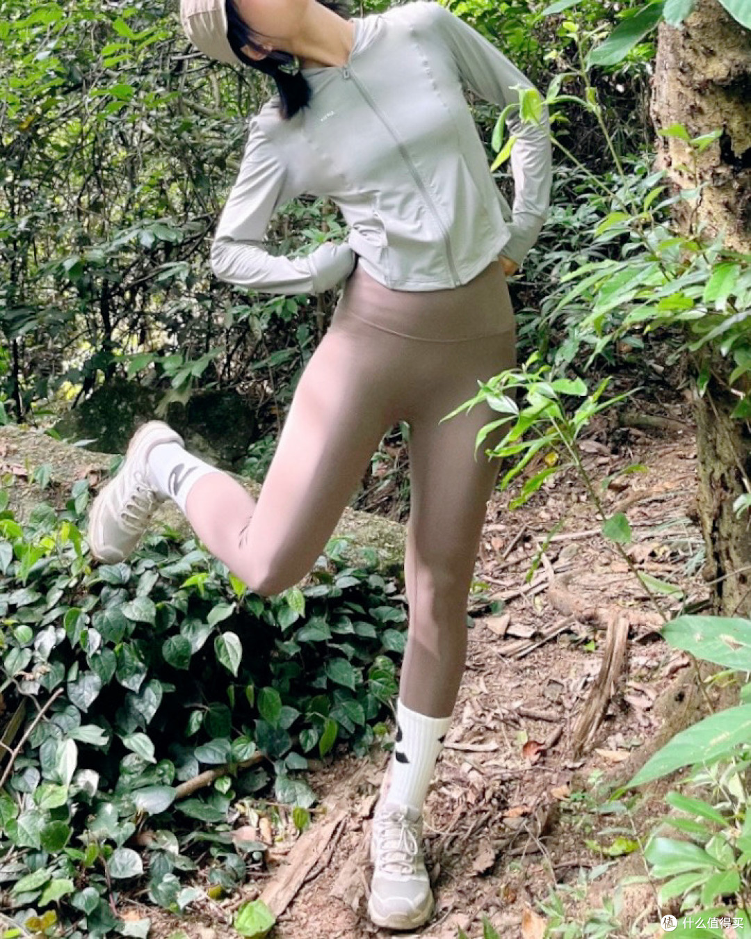 三伏天进山徒步穿搭实测,这套轻量化装备舒服到不想下山~