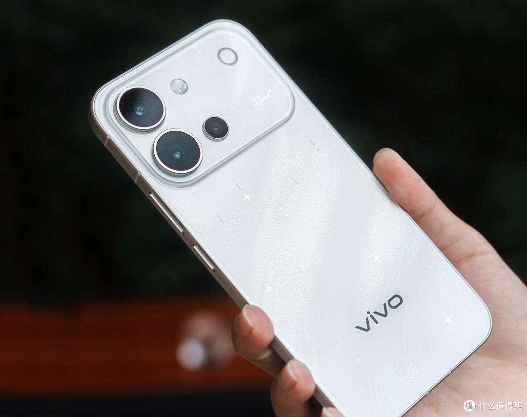 3000档女生颜值机对决,选OPPOReno16还是vivo S60,谁更能打动你