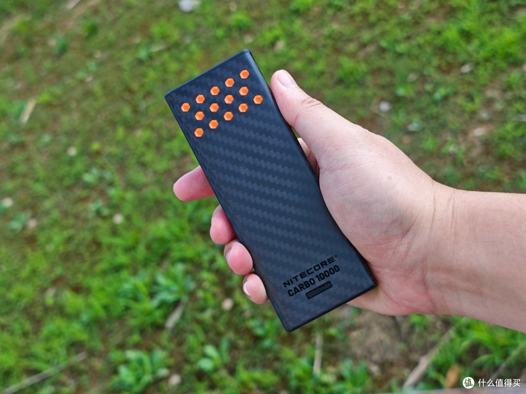 30W双向闪充轻量碳纤充电宝,奈特科尔CARBO10000 Gen2全场景体验