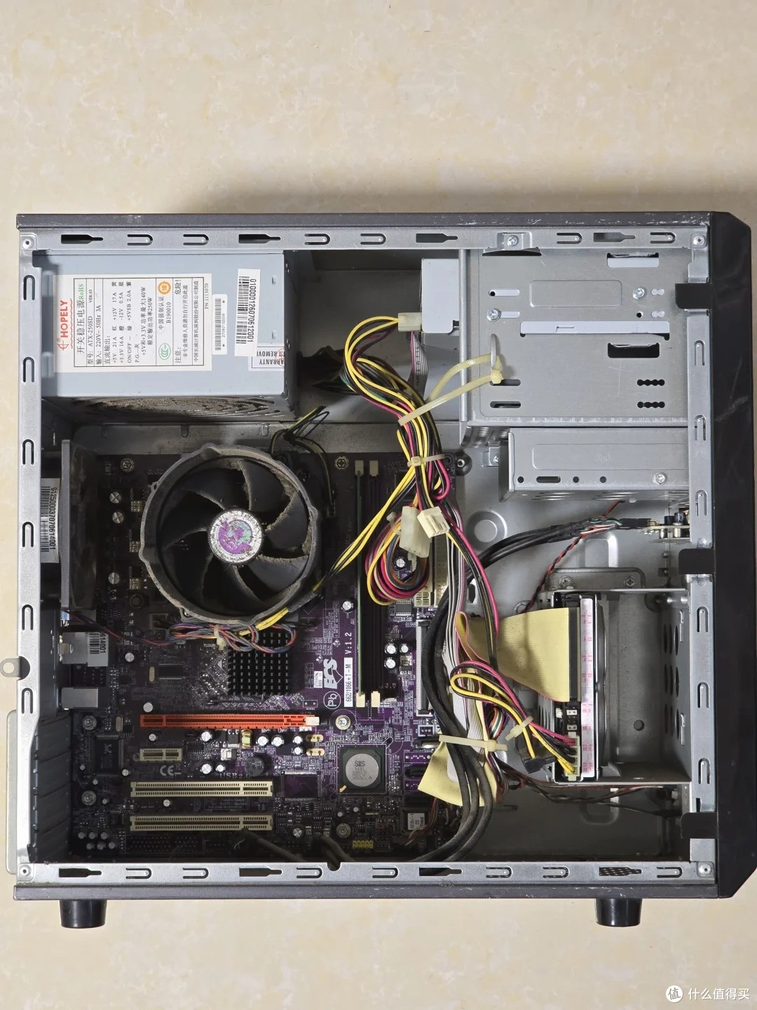我的第一台电脑，2007 年的 TCL 老电脑！奔腾 D+256M 内存