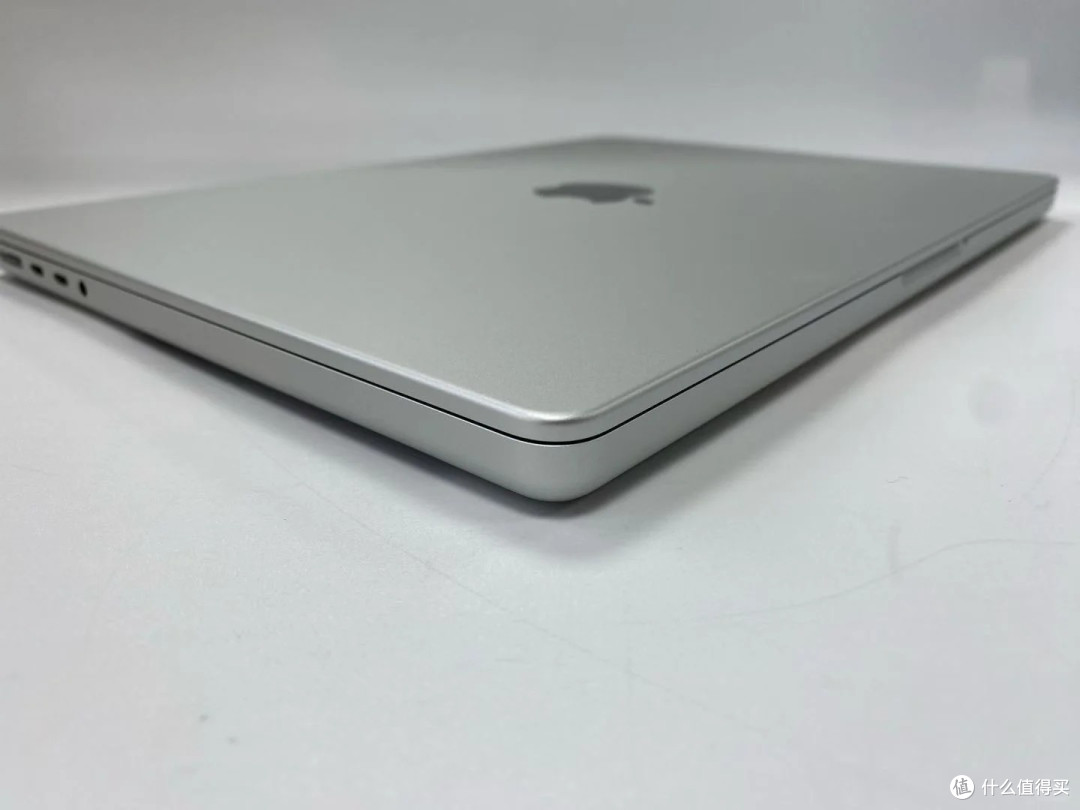我的人生第一台 MacBook Pro!M5 芯片 24+1T,从神舟战神到苹果