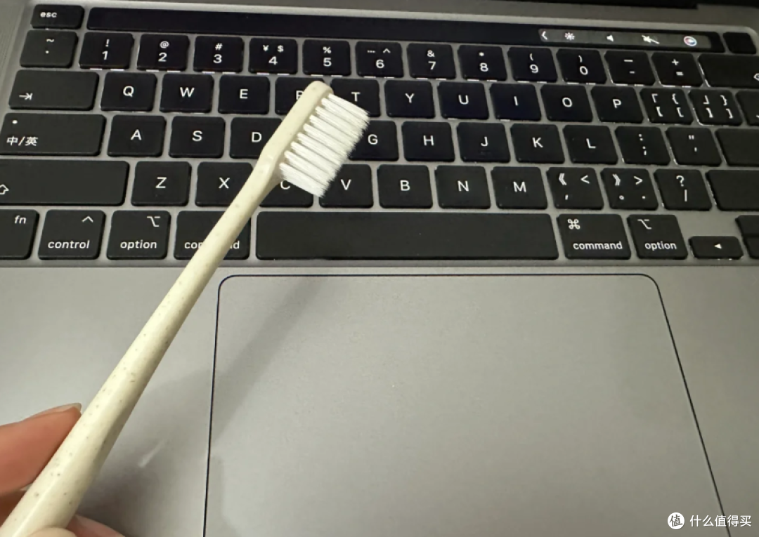 不用的牙刷别扔!思路打开,比专门的工具还好用