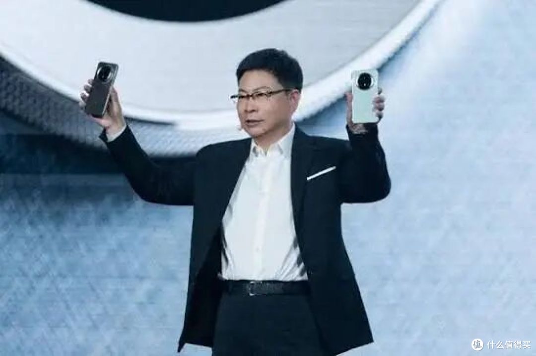 7000mAh+2亿像素！华为Mate 90全系直屏杀疯，9月硬刚苹果