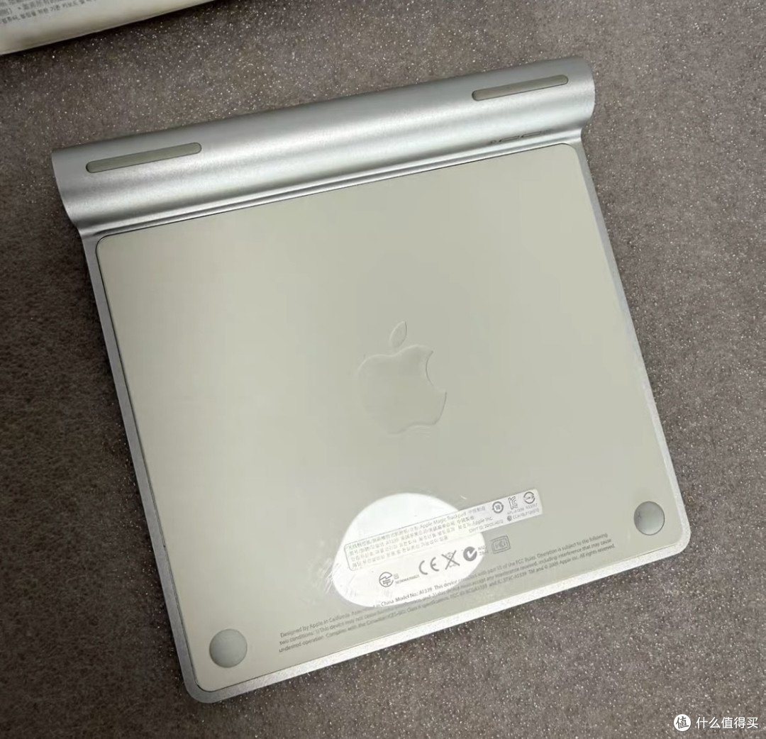 闲鱼135捡了块MagicTrackpad,物理按压咔嗒声比线性马达更有实感