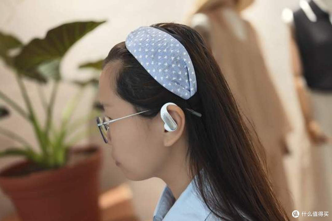 告别“听个响”：AI声学漫步者FitFree Turbo 重塑开放式耳机体验