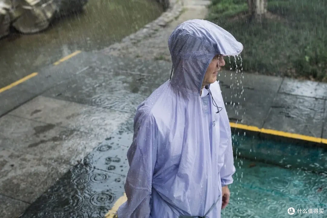 轻+轻才是王道,两种材质终有合适,JOGOFO专业登山雨衣上手实测