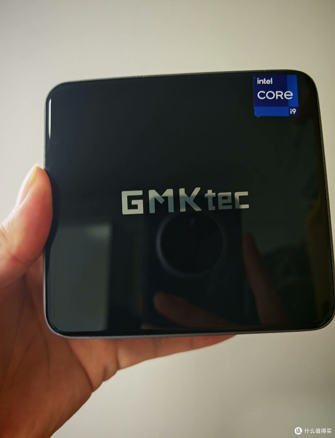 块头真的很小，金属机身，顶盖质感也不错