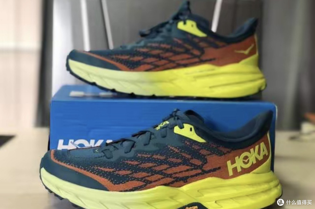 别扔！这双踩扁了的HOKA，才是露营时我最舍不得的宝贝🏕️