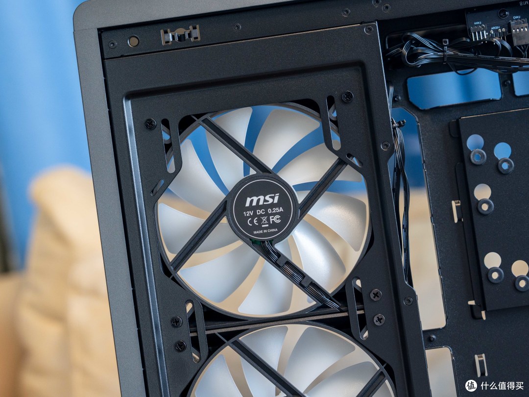 曲面玻璃加悬空底座，微星MPG VIXTA 300R PZ维斯塔机箱首晒