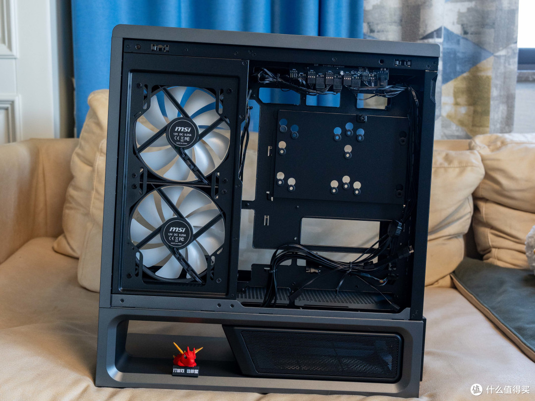 曲面玻璃加悬空底座，微星MPG VIXTA 300R PZ维斯塔机箱首晒