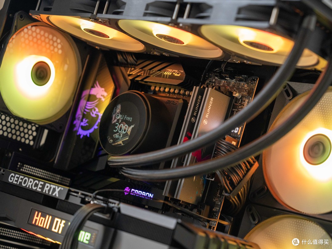 曲面玻璃加悬空底座，微星MPG VIXTA 300R PZ维斯塔机箱首晒