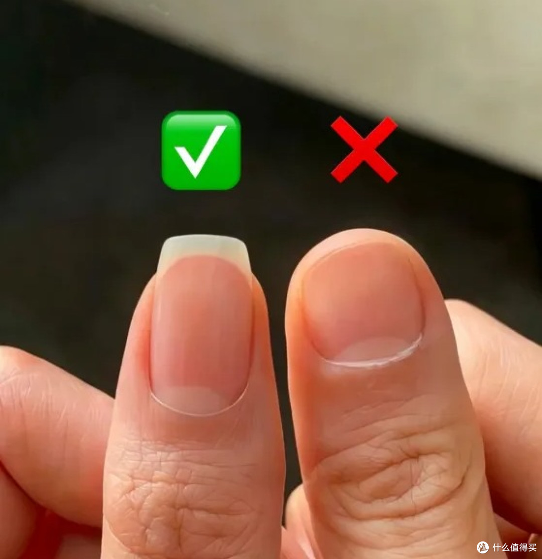 指甲缝里的黑泥到底是什么？抠出来一闻，滂臭！