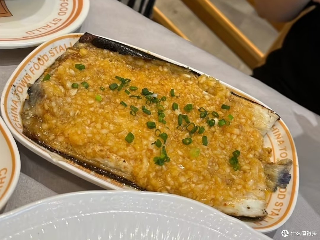 烤串配扎啤，棠人街大排档的烧鸡和湿辣牛肉，治好了我的深夜emo