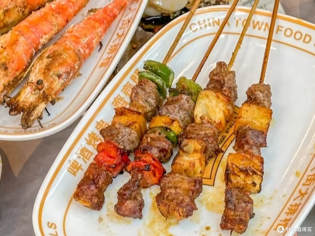 烤串配扎啤，棠人街大排档的烧鸡和湿辣牛肉，治好了我的深夜emo