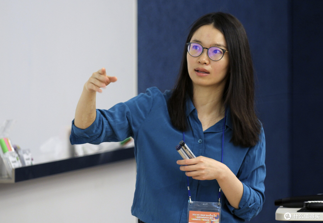 数学家王虹同款穿搭全盘点：卡地亚、Oura戒指、LINDBERG眼镜，这些“高智感”单品到底值不值得买？