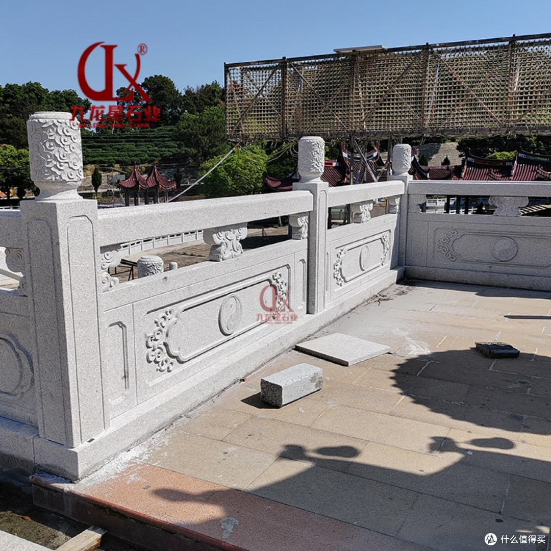 青石新中式庭院石围栏 镂空花鸟透雕栏板 花园楼梯石材扶手
