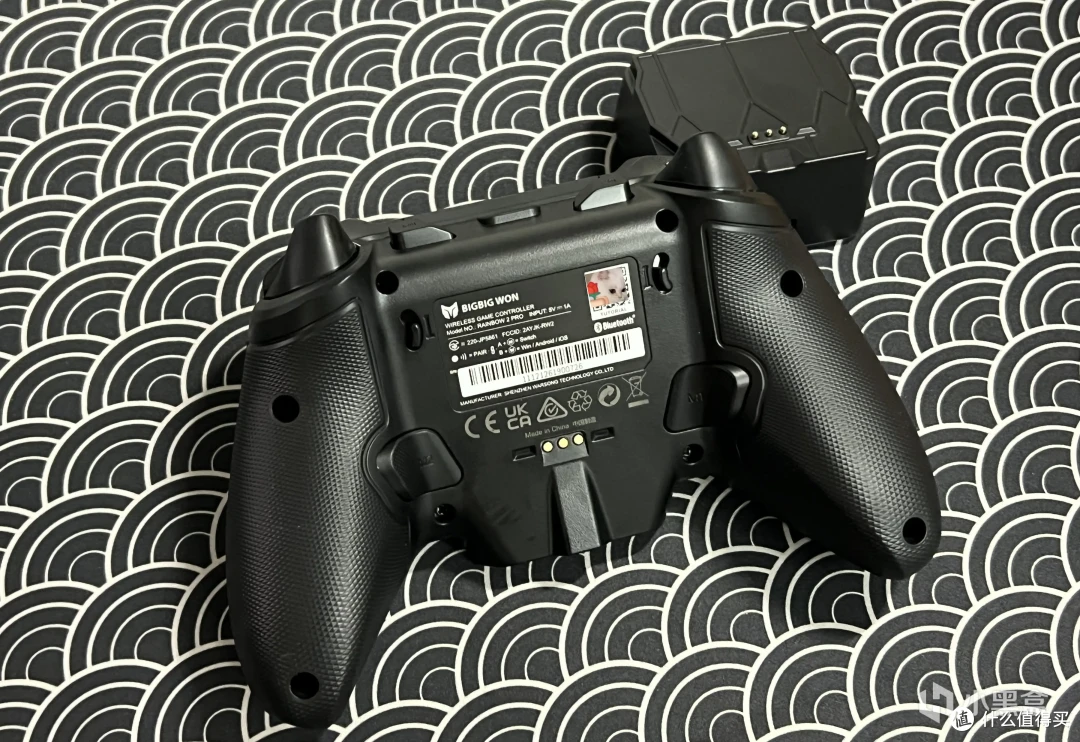 FPS 手柄之神？喜欢拿着手柄打枪的有福了——墨将彩虹2Pro