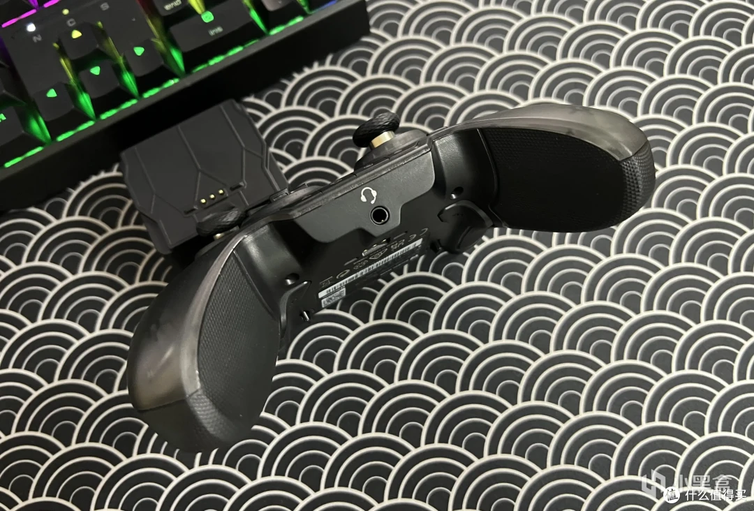 FPS 手柄之神？喜欢拿着手柄打枪的有福了——墨将彩虹2Pro
