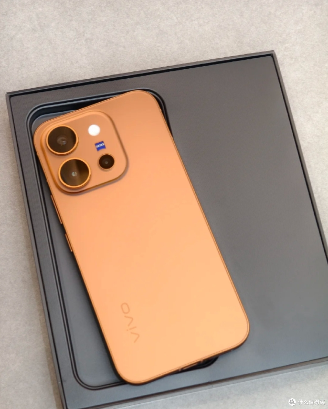 本以为是亲民小杯旗舰，vivo X300E发布，看完配置和定价我沉默了