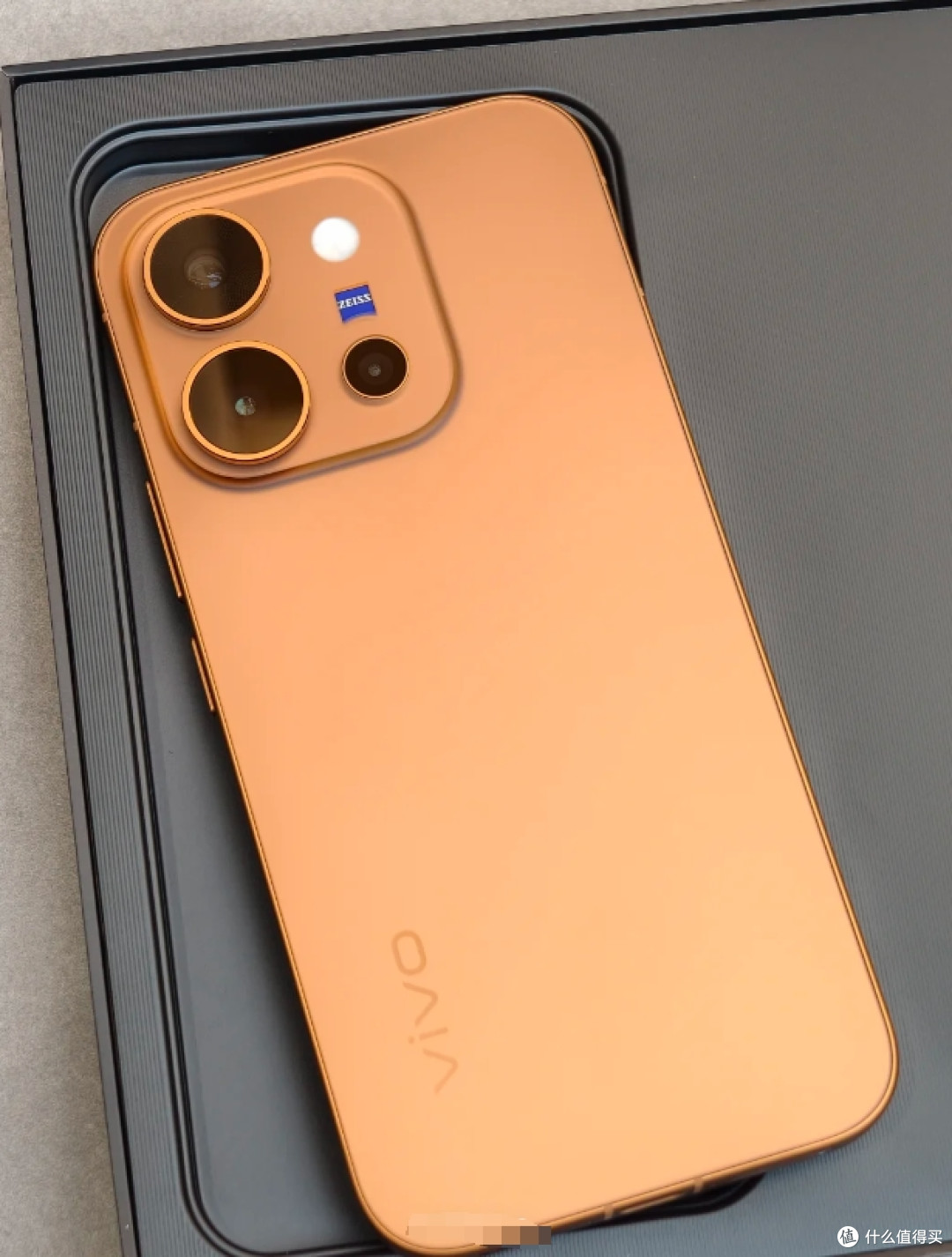 本以为是亲民小杯旗舰，vivo X300E发布，看完配置和定价我沉默了