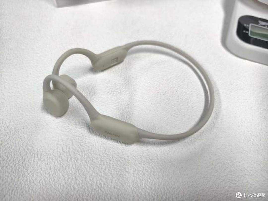 骨传导耳机值不值得买？两款旗舰机型终极PK，建议看完！